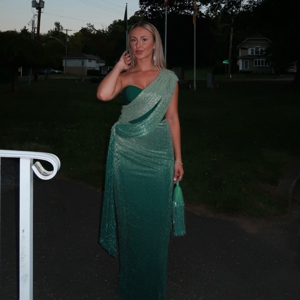 A unique & beautiful dress w/ an adjustable wrap that will have everyone in awe.